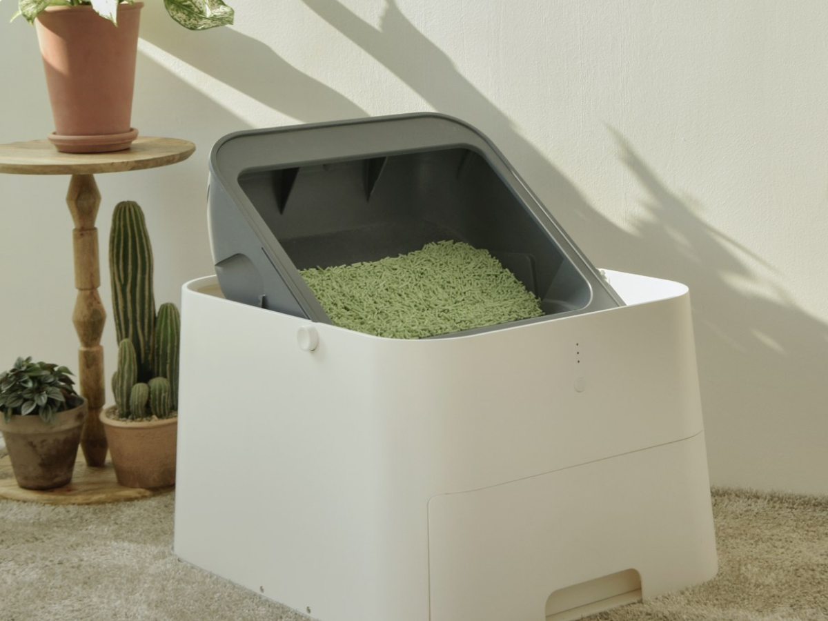 Smart Automatic Cat Litter Box with Odor Control